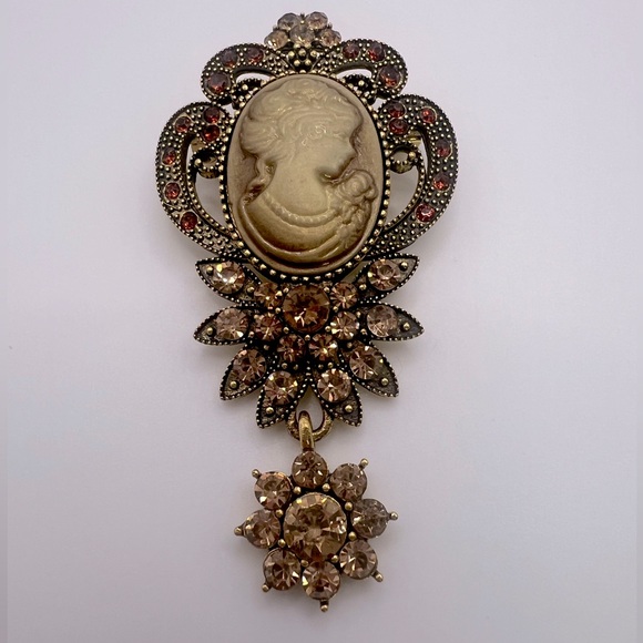 Gold Tone Cameo Dangling Brooch Pin - Picture 1 of 2
